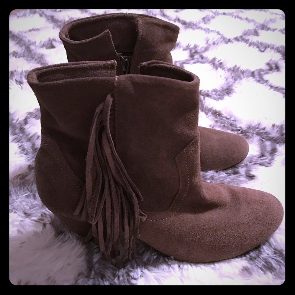 Booties with tassels